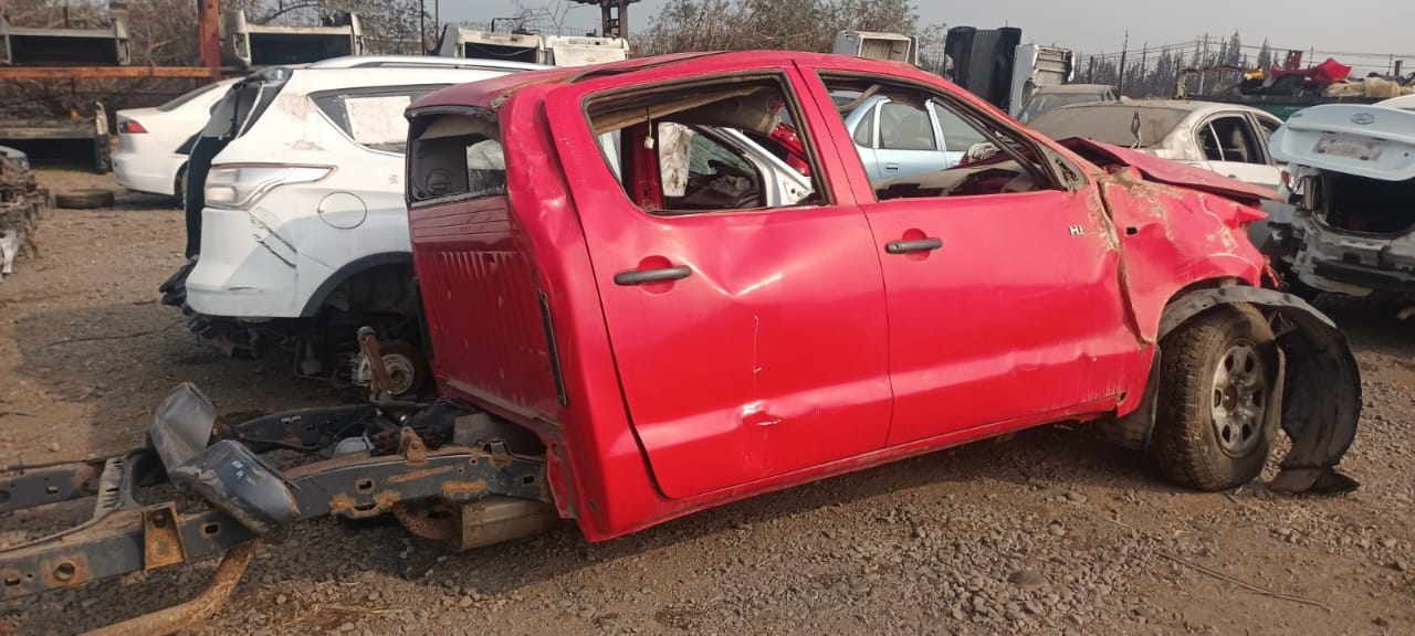  Toyota HILUX 2006    EN DESARME